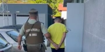 Conductor intentó huir para evitar ser fiscalizado por Carabineros…pero algo llevaba al interior de su vehículo.