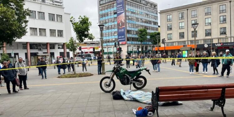 PERSONA EN SITUACIÓN DE CALLE MUERE EN PLAZA DE LA INDEPENDENCIA DE CONCEPCIÓN.