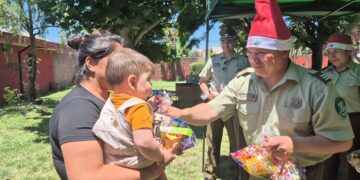 Carabineros de Rucapequén celebraron fiesta navideña con familias del sector rural de Chillán Viejo.