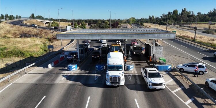 CERCA DE 200 MIL VEHÍCULOS EN RUTAS DE ÑUBLE POR INTERFERIADO DE NAVIDAD