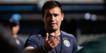 Este director técnico chileno podría llegar a Ñublense para este 2026.