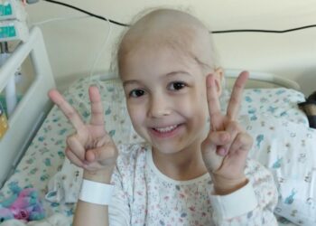 Madre camina desde Chillán a La Moneda para costear tratamiento de su hija AMANDA quien padece un avanzado cáncer.