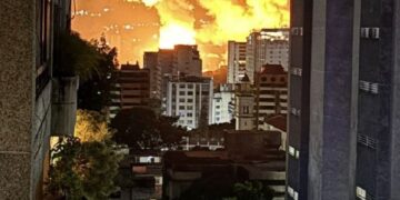 URGENTE 🇻🇪🇺🇸 Estados Unidos realiza ataques militares a Venezuela y Captura a Nicolás Maduro.