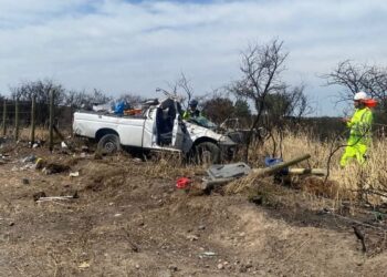 VOLCAMIENTO DE CAMIONETA EN RUTA 5 SUR DEJA DOS PERSONAS LESIONADAS EN BULNES