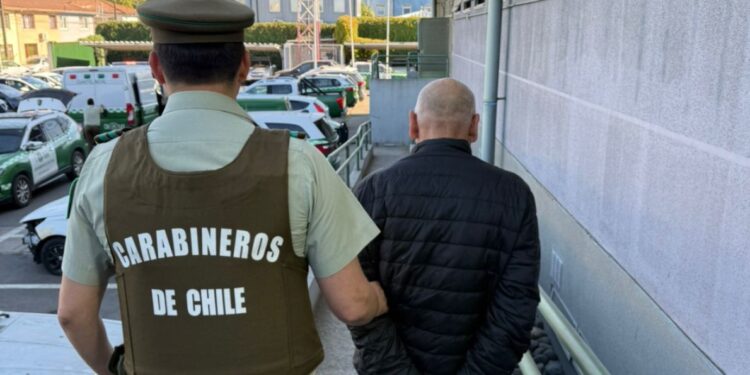 Hombre es detenido por presunta responsabilidad en incendio.
