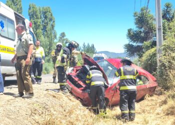 DOS PERSONAS RESULTARON LESIONADAS TRAS VOLCAMIENTO EN RUTA BULNES–QUILLÓN.