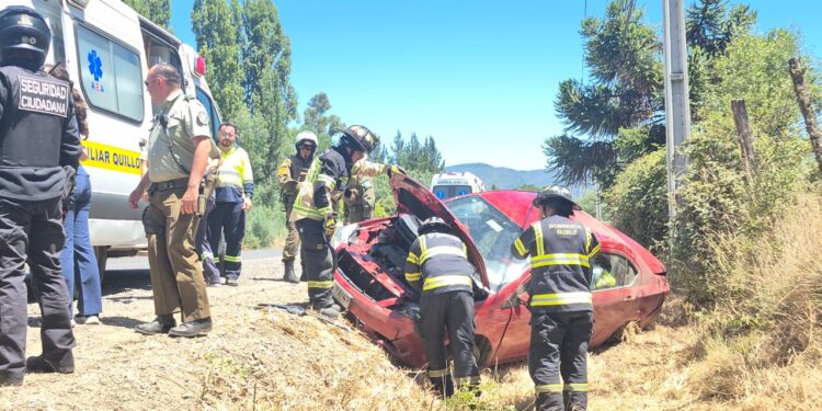 DOS PERSONAS RESULTARON LESIONADAS TRAS VOLCAMIENTO EN RUTA BULNES–QUILLÓN.
