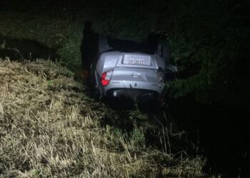 Esta noche:  COLISIÓN DE DOS VEHÍCULOS MENORES DEJA AMBOS AUTOMÓVILES VOLCADOS