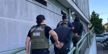 En Chillán detienen a dos sujetos por porte de arma de fuego y drogas.