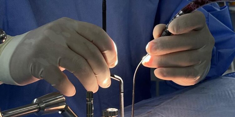 Clínica Andes Salud Chillán es pionera en realizar cirugía de columna mínimamente invasiva en la Región de Ñuble.