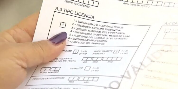 AHORA ✈️ La Municipalid desvincula a 22 funcionarios por uso irregular de licencias médicas.