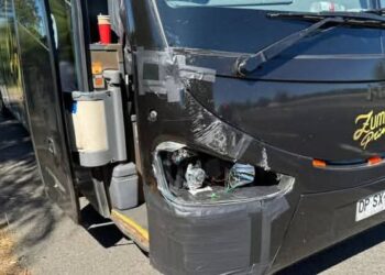 AHORA 🔴 ACCIDENTE DE TRÁNSITO INVOLUCRÓ A BUS DEL GRUPO ZÚMBALE PRIMO EN LA RUTA 5 SUR.