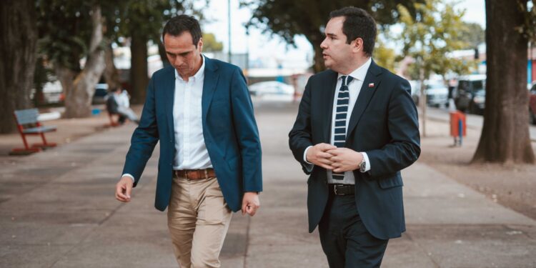 Gira regional: Diego Sepúlveda se reunió con los 21 alcaldes de Ñuble en sus respectivas comunas.