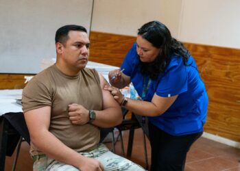Personal de Ejército se protege contra el tétanos en operativo de vacunación en terreno de Ñuble.