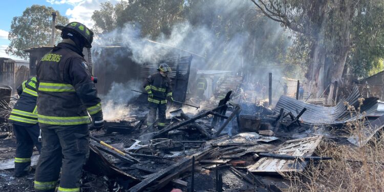 INCENDIO ESTRUCTURAL CONSUMIÓ VIVIENDA EN SECTOR EL REFUGIO EN LA COMUNA DE BULNES.