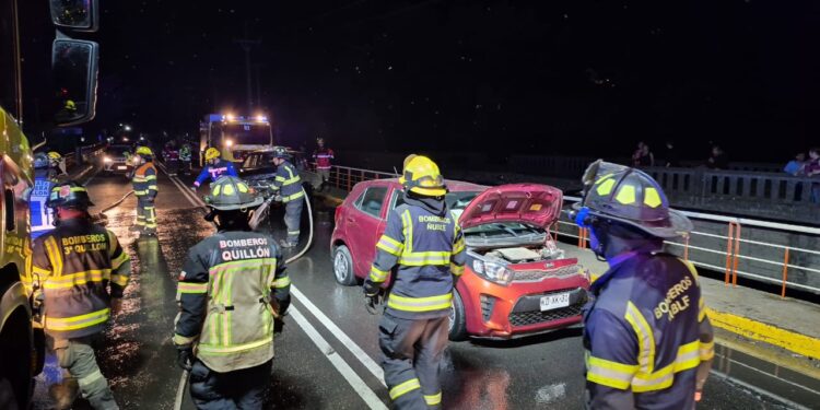 COLISIÓN FRONTAL EN PUENTE EL ROBLE DEJA DOS PERSONAS LESIONADAS EN ÑUBLE.