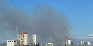 AHORA 🔥 BOMBEROS Y CONAF  trabajan para combatir Incendio Forestal en camino Chillán a Coihueco.