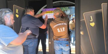 Carabineros y municipio clausuran local comercial en San Carlos