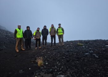 Carabineros rescata a cuatro personas desorientadas en acceso al Volcán Nevados de Chillán.