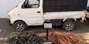 Venezolanos roban una camioneta y cable de tendido eléctrico.