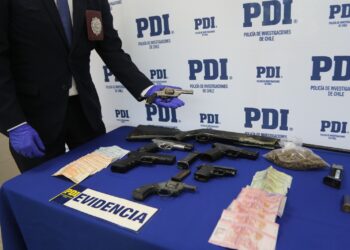 En redes sociales sujetos exhibían armas de fuego y ofrecían venta de sustancias ilícitas.