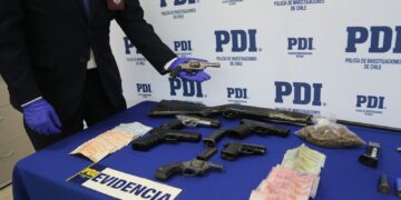 En redes sociales sujetos exhibían armas de fuego y ofrecían venta de sustancias ilícitas.