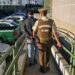 Delincuente roba mochila desde auto y es detenido por carabinero de civil en Chillán. (ver video)