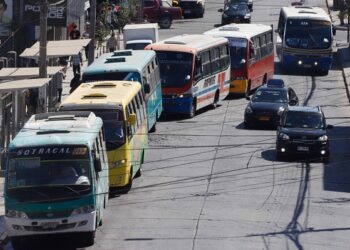 Asociación de Taxibuses de Chillán implementa alcotest y narcotest para fortalecer la seguridad del transporte público.
