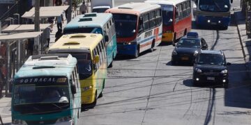 Asociación de Taxibuses de Chillán implementa alcotest y narcotest para fortalecer la seguridad del transporte público.