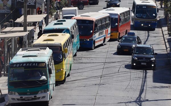 Asociación de Taxibuses de Chillán implementa alcotest y narcotest para fortalecer la seguridad del transporte público.