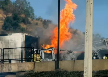 AHORA EN CHILE ⚫️ a 9 aumentan las víctimas fatales tras explosión de camión en Renca.