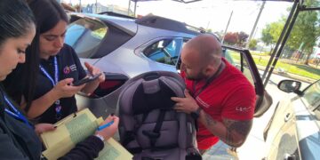 SIEMPRE EN SILLA, NUNCA EN BRAZOS: ASESORAMIENTO SOBRE SISTEMAS DE RETENCIÓN INFANTIL FORTALECE LA SEGURIDAD VIAL EN SAN CARLOS.