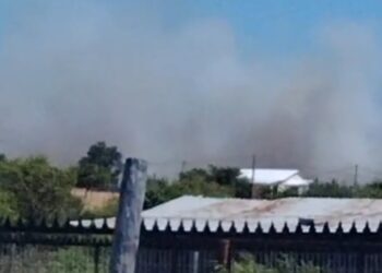 ÚLTIMO MINUTO 🔥  Ordenan evacuar un sector de la comuna de Ñuble por Incendio Forestal.