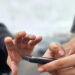 Delincuentes asaltan a mujer para robarle su celular en el centro de Chillán.