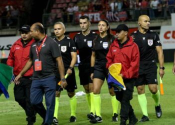 EL AÑO 2023 EL ARBITRO FERNANDO VÉJAR ‘FAVORECIÓ ‘A LA UC Y ANOCHE SE REPITIÓ LA HISTORIA EN CHILLÁN.