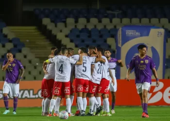 Ñublense gana 2 a 0 a Deportes Concepción y llega al primer lugar.