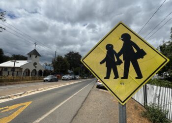 MOP INICIA MILLONARIAS OBRAS DE SEGURIDAD VIAL EN ACCESOS A 8 ESCUELAS RURALES DE ÑUBLE PARA EL RETORNO A CLASES 2026.