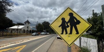 MOP INICIA MILLONARIAS OBRAS DE SEGURIDAD VIAL EN ACCESOS A 8 ESCUELAS RURALES DE ÑUBLE PARA EL RETORNO A CLASES 2026.