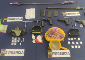 Dos mujeres y un hombre son sorprendidos con armamento, y drogas en Ñuble.