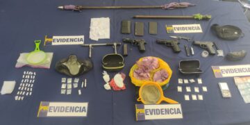 Dos mujeres y un hombre son sorprendidos con armamento, y drogas en Ñuble.