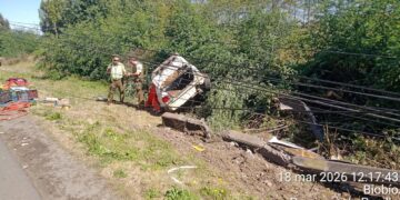 ÚLTIMO MINUTO EN ÑUBLE 🔴 Vehículo choca con poste de alumbrado público en sector Puente Ñuble.