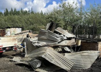 Vivienda es consumida por las llamas en voraz incendio en Ñuble.
