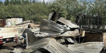 Vivienda es consumida por las llamas en voraz incendio en Ñuble.
