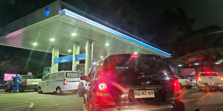 Esta noche se anunció un alza en los combustibles desde este próximo jueves.