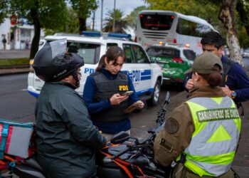 PDI REALIZÓ FISCALIZACIÓN MIGRATORIA EN EL CENTRO DE CHILLÁN: 10 PERSONAS DENUNCIADAS Y UNA EXPULSIÓN CONCRETADA.