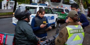 PDI REALIZÓ FISCALIZACIÓN MIGRATORIA EN EL CENTRO DE CHILLÁN: 10 PERSONAS DENUNCIADAS Y UNA EXPULSIÓN CONCRETADA.