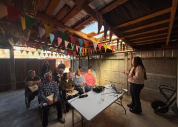 Vecinos y vecinas participaron en la jornada “Menos Basura, Más Compost” que realizó el Programa Quiero Mi Barrio Lagos de Chile.