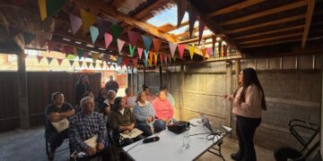 Vecinos y vecinas participaron en la jornada “Menos Basura, Más Compost” que realizó el Programa Quiero Mi Barrio Lagos de Chile.