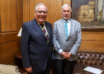 AHORA: Ministro Jaime Campos ratifica a Carlos Furche como director nacional de INIA.