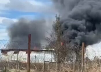 AHORA 🔥 Incendio afecta al Frigorífico San José en camino a Huape de Chillán.